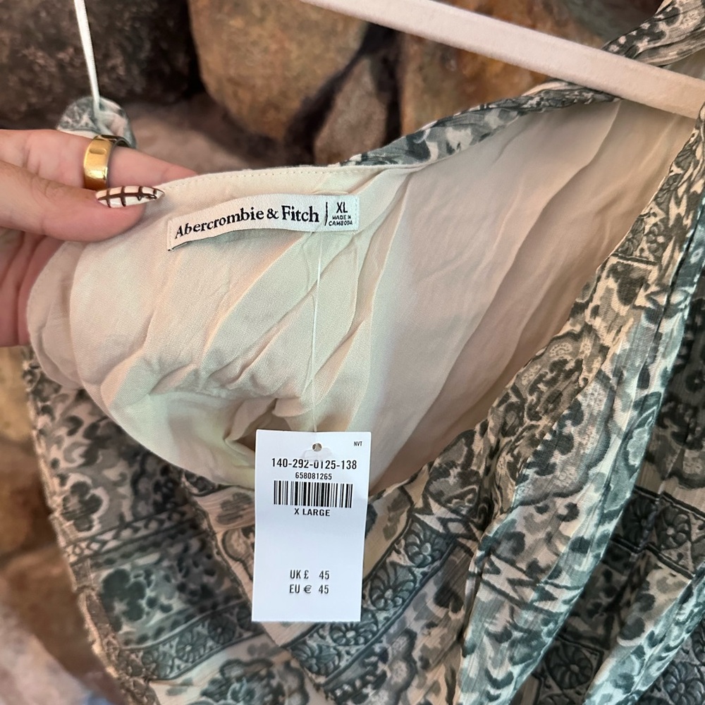 NWT!! Abercrombie & Fitch Crinkle One-Shoulder Tank Top - Picture 3 of 4